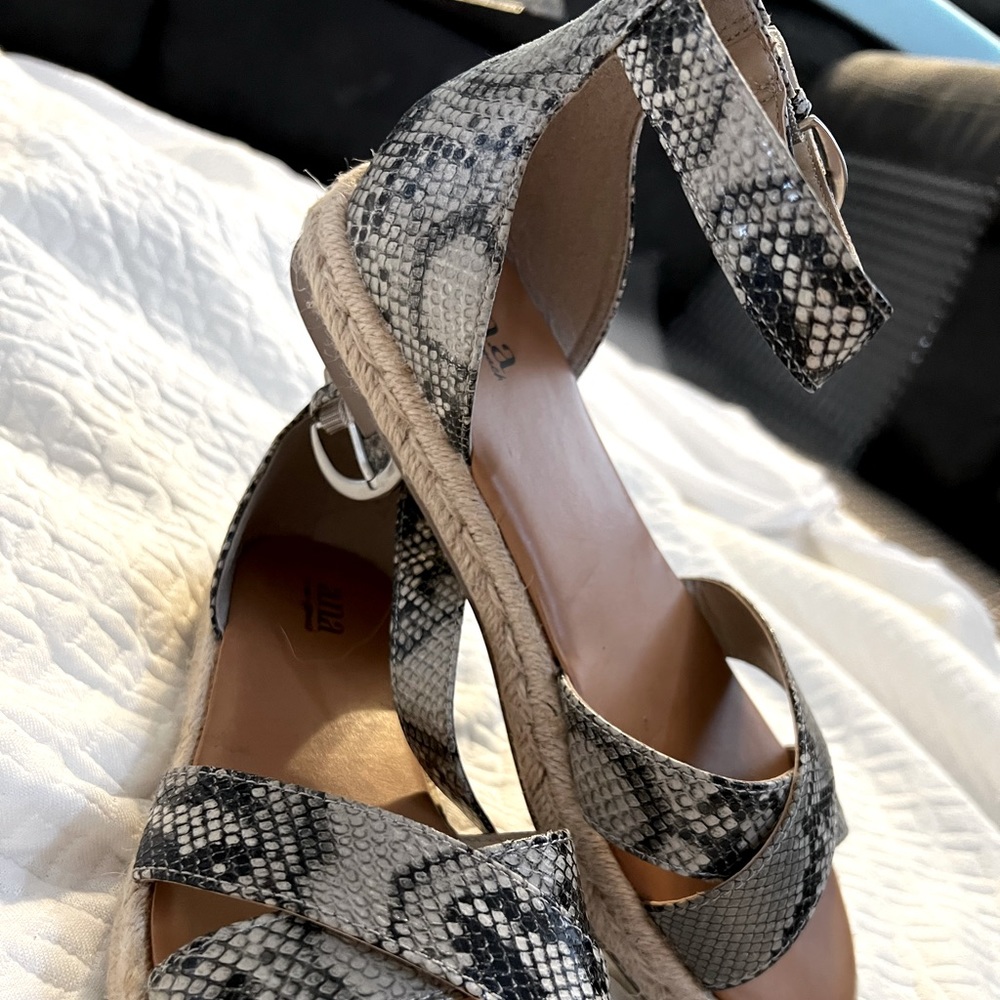 Womens sandals